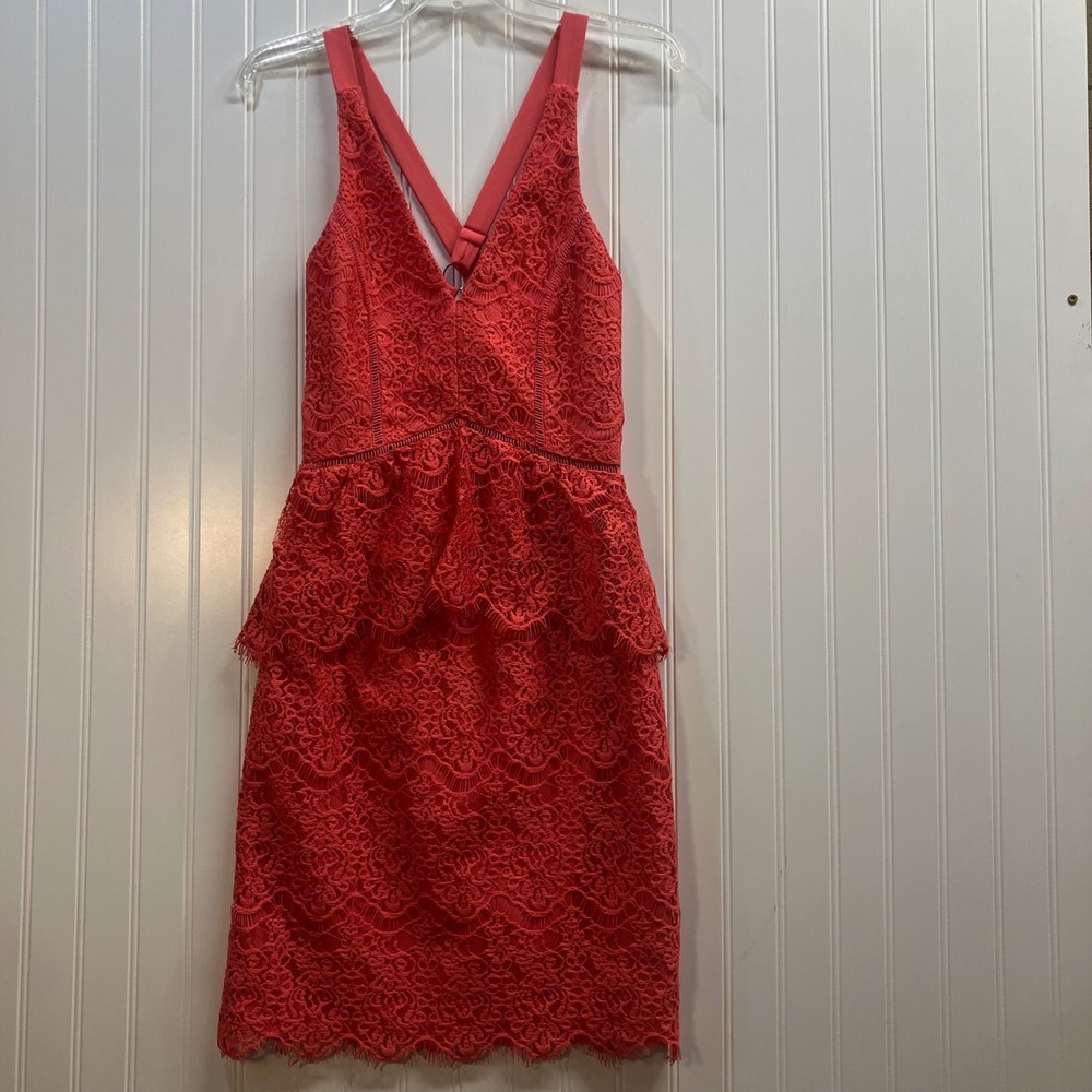 Adelyn Rae Coral‎ Lace Peplum Tiered Cocktail Dress XS V-Neck Cross Back Straps